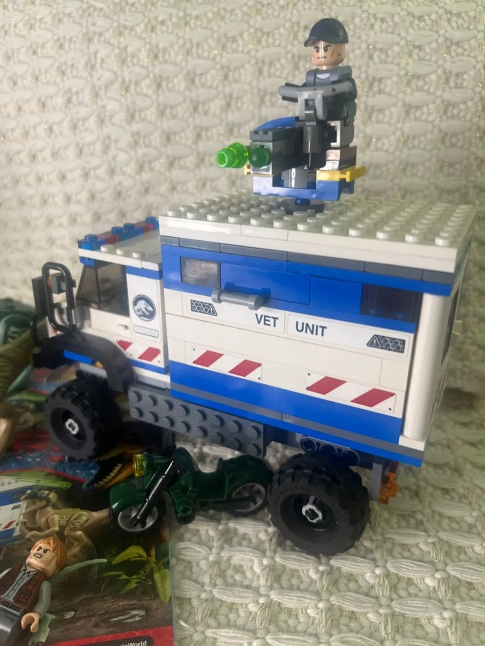 LEGO 75917 Jurassic World Vet Unit Truck with Dinosaurs No Box Complete Set RARE